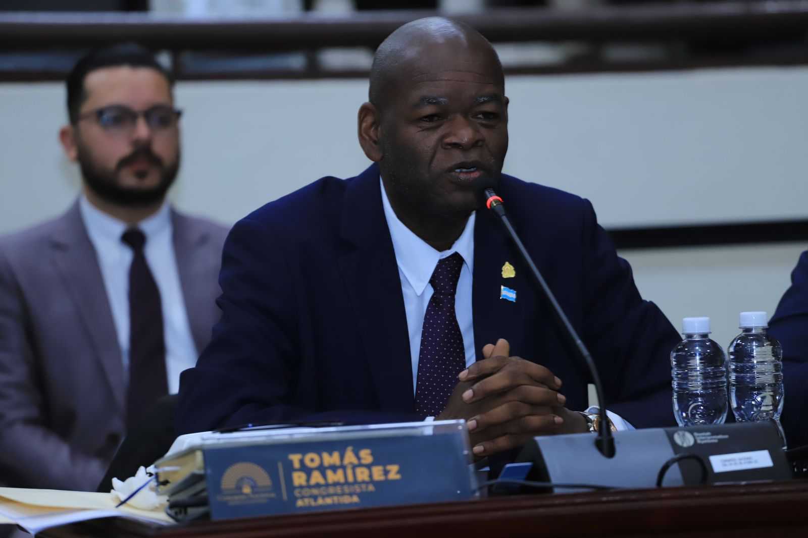 Congresista Tomás Ramírez entró a salón donde se realizaría reunión de jefes de bancada